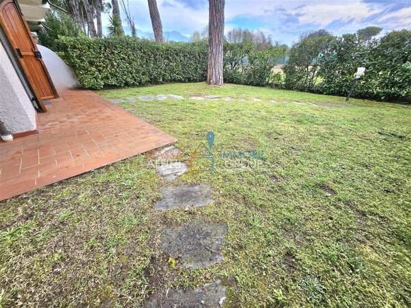 casa indipendente in vendita a Massa in zona Marina di Massa