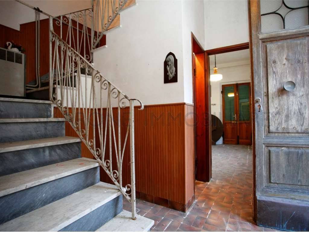 casa indipendente in vendita a Massa in zona Canevara
