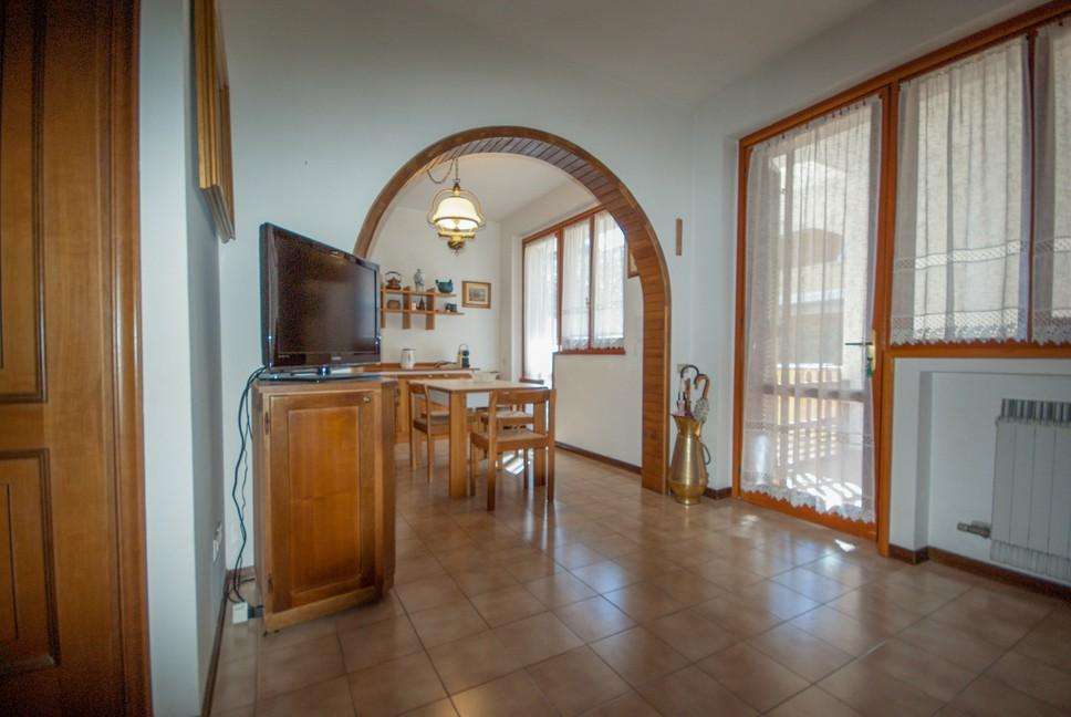 casa indipendente in vendita a Massa in zona Marina di Massa