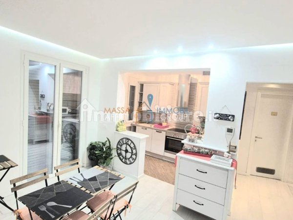 casa indipendente in vendita a Massa in zona Marina di Massa