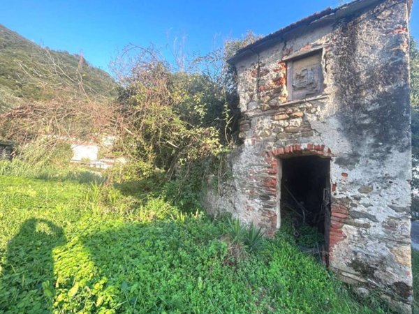 casa indipendente in vendita a Massa in zona Mirteto