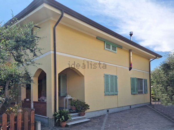 casa indipendente in vendita a Massa