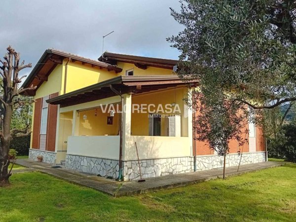 casa indipendente in vendita a Massa