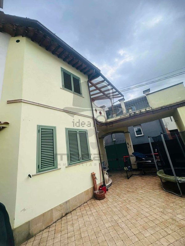 casa indipendente in vendita a Massa in zona Castagnola