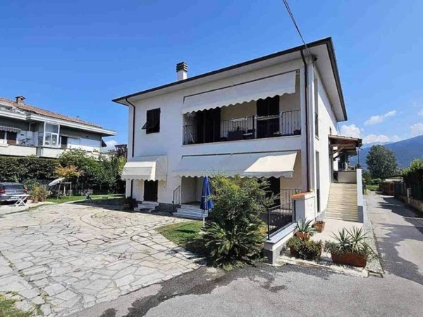 appartamento in vendita a Massa in zona Marina dei Ronchi