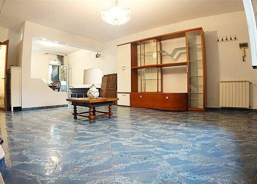 casa indipendente in vendita a Massa