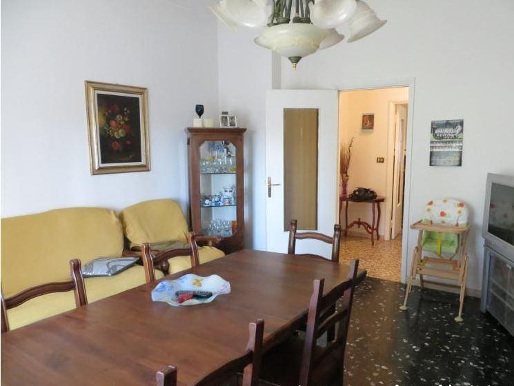casa indipendente in vendita a Massa