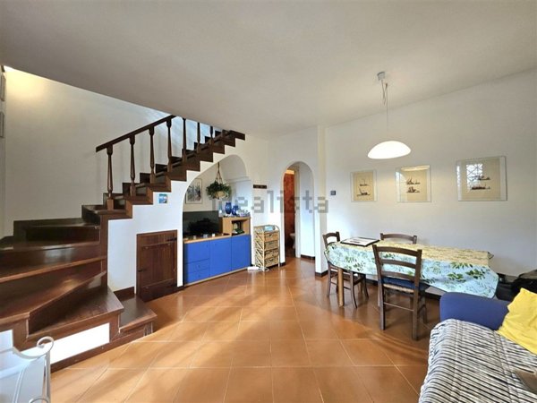 casa indipendente in vendita a Massa in zona Marina dei Ronchi