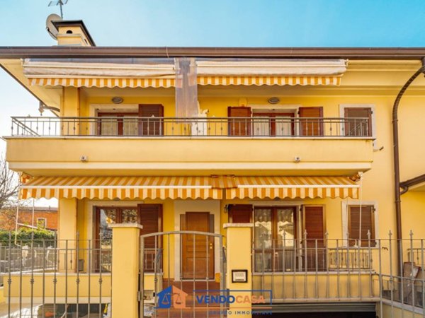 casa indipendente in vendita a Massa in zona Marina di Massa