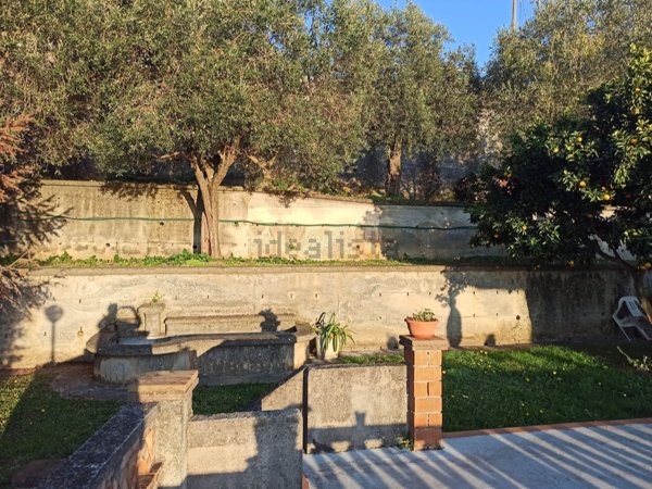 casa indipendente in vendita a Massa