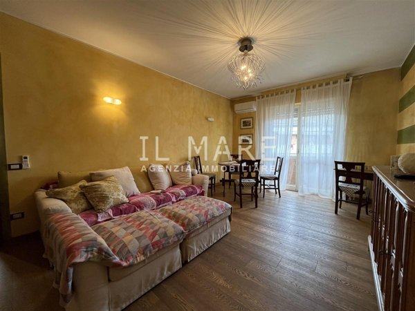 appartamento in vendita a Massa in zona Marina di Massa