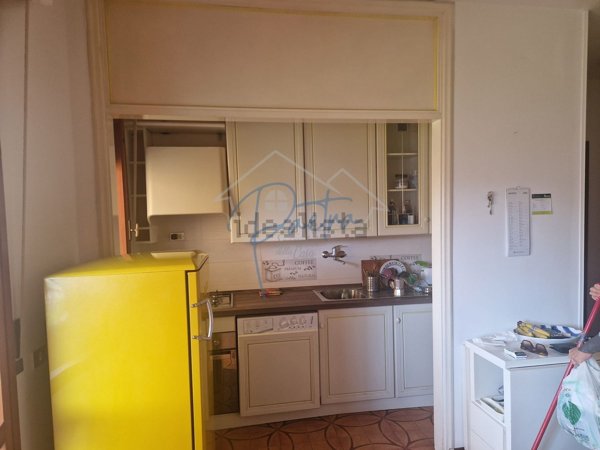 appartamento in vendita a Massa in zona Marina dei Ronchi
