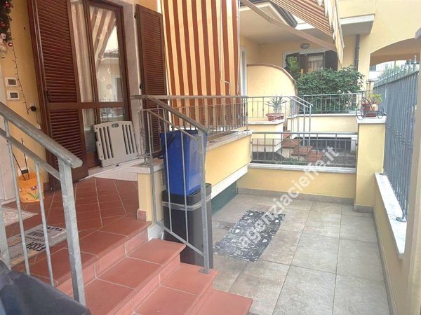casa indipendente in vendita a Massa