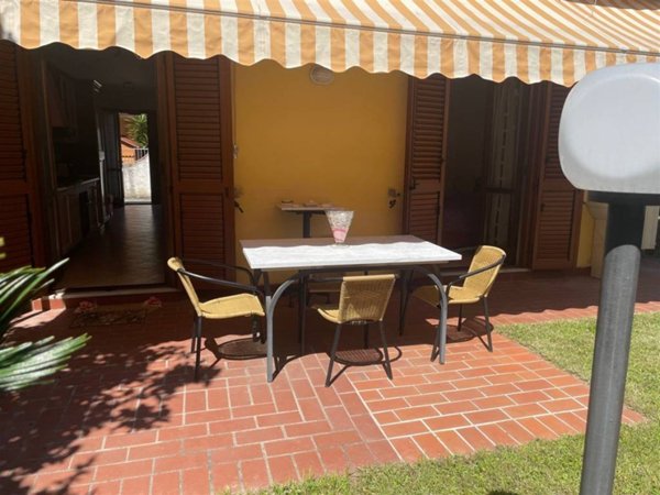 appartamento in vendita a Massa in zona Marina di Massa