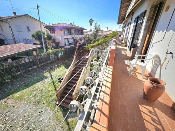 appartamento in vendita a Massa in zona Marina di Massa
