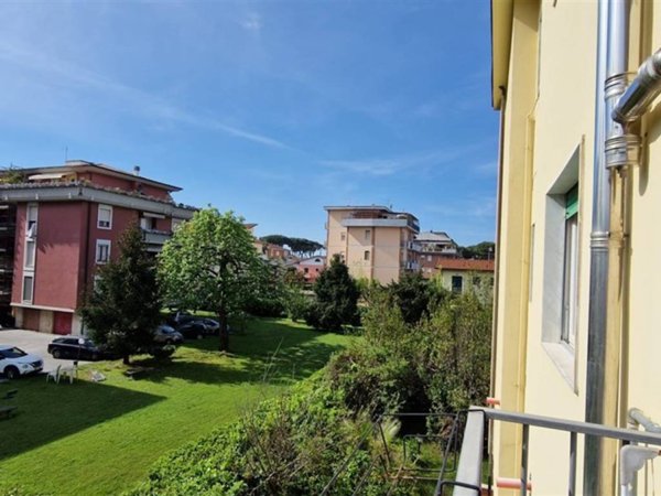 appartamento in vendita a Massa in zona Marina di Massa