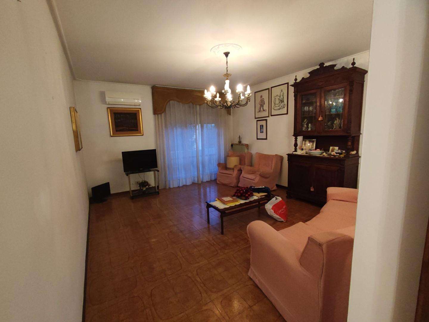 appartamento in vendita a Massa in zona Centro Storico