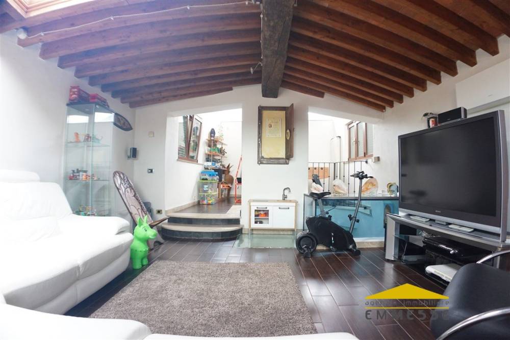 casa indipendente in vendita a Massa in zona Centro Storico