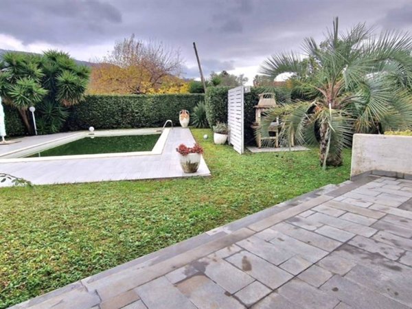 casa indipendente in vendita a Massa in zona Mirteto