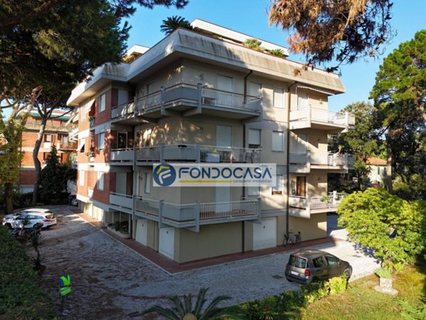 appartamento in vendita a Massa in zona Marina di Massa