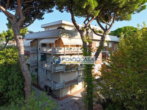 appartamento in vendita a Massa in zona Marina di Massa