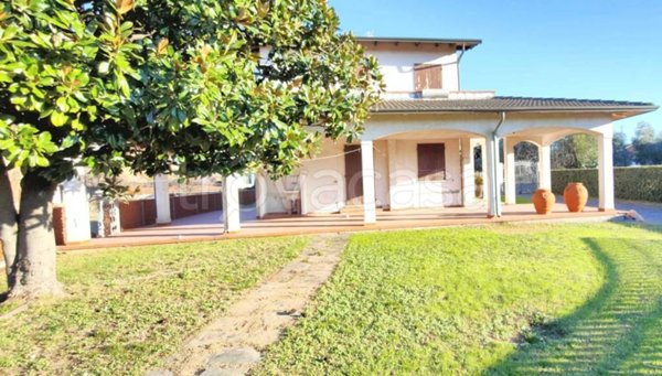 casa indipendente in vendita a Massa in zona Centro Storico