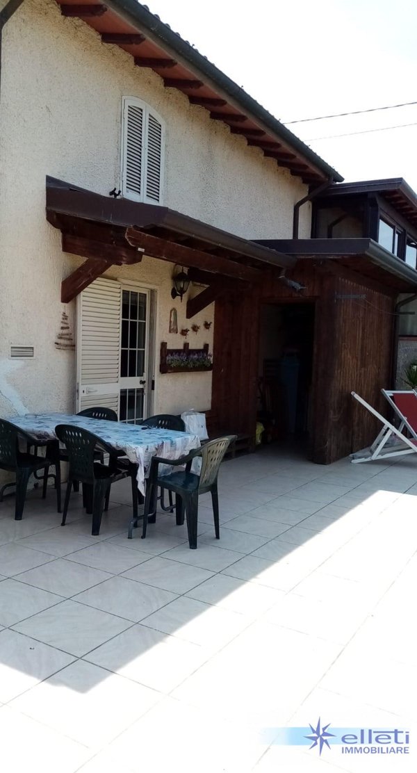 casa indipendente in vendita a Massa in zona Poveromo