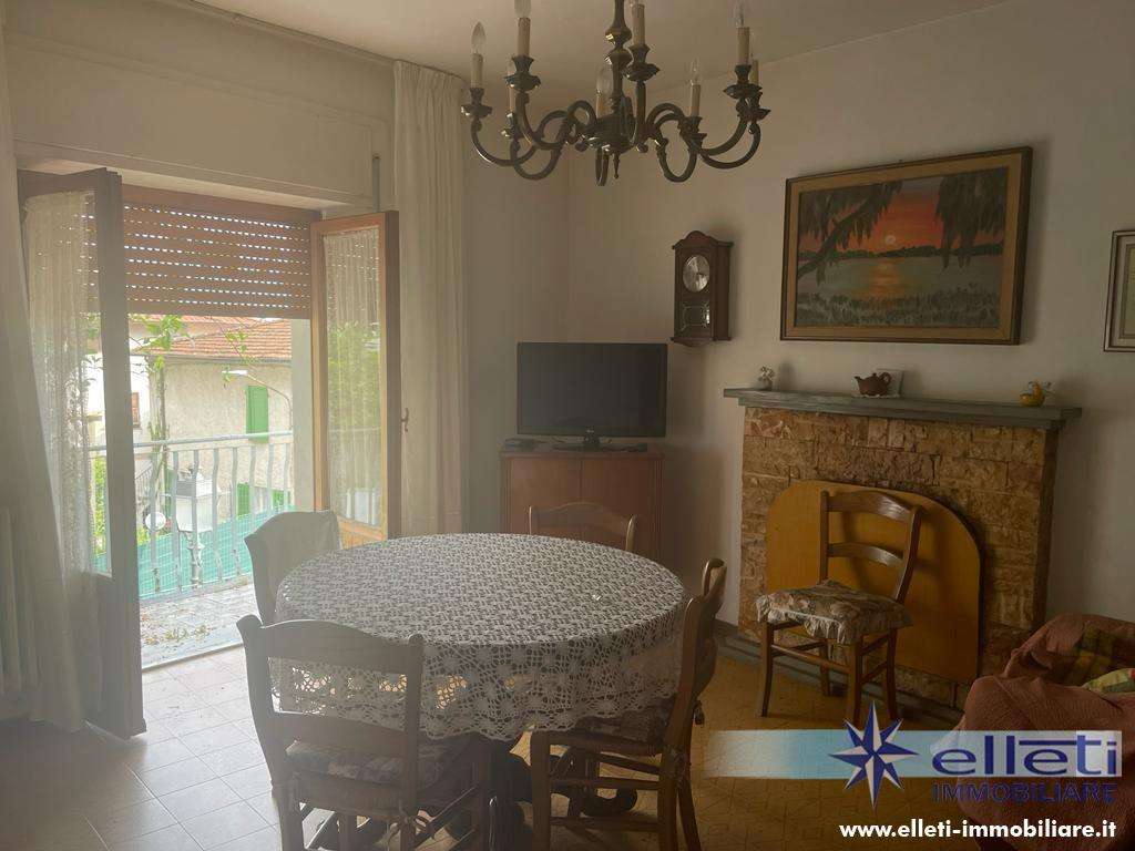 casa indipendente in vendita a Massa