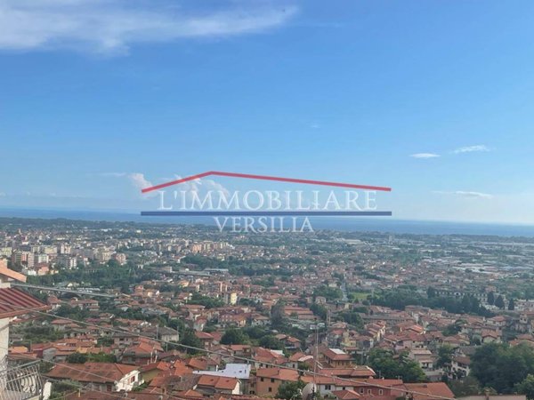 casa indipendente in vendita a Massa