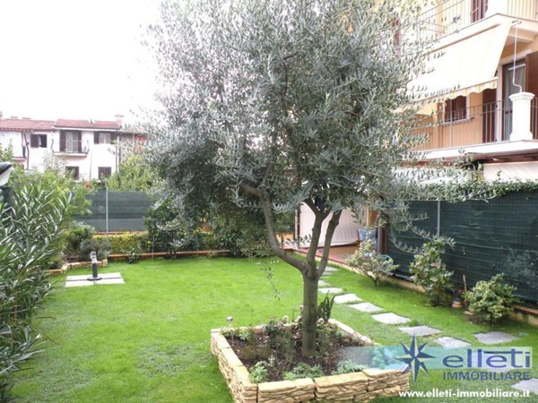 casa indipendente in vendita a Massa