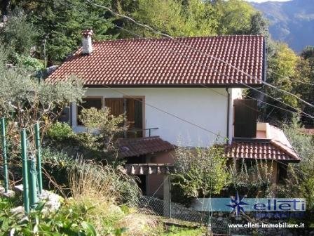 casa indipendente in vendita a Massa in zona Antona