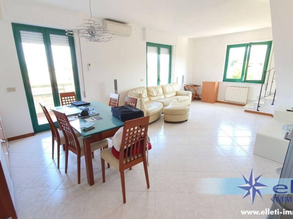 appartamento in vendita a Massa in zona Marina di Massa