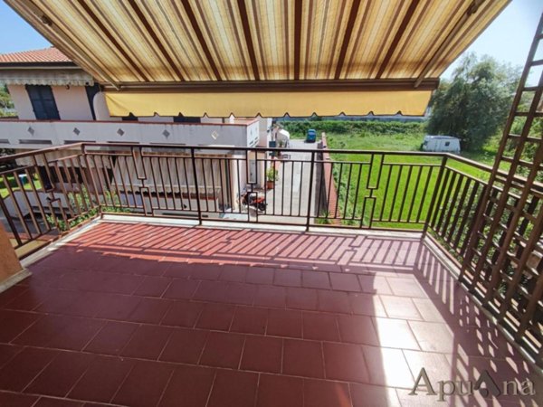 appartamento in vendita a Massa in zona Marina di Massa