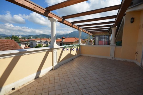 appartamento in vendita a Massa in zona Marina di Massa
