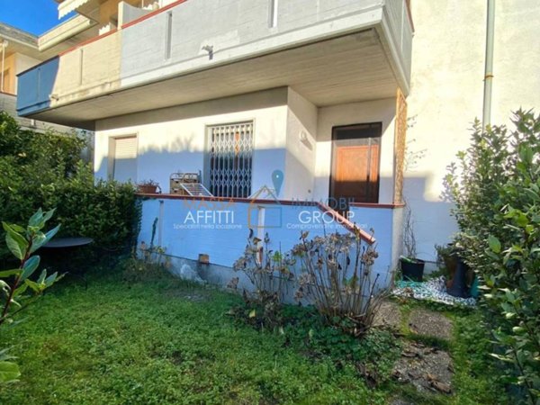 casa indipendente in vendita a Massa in zona Marina di Massa
