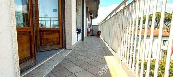 appartamento in vendita a Massa in zona Marina di Massa