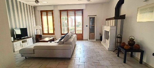 appartamento in vendita a Massa in zona Marina di Massa