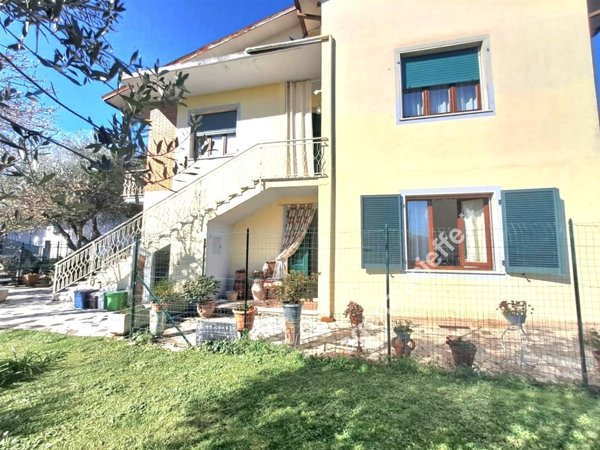 casa indipendente in vendita a Massa in zona Marina di Massa