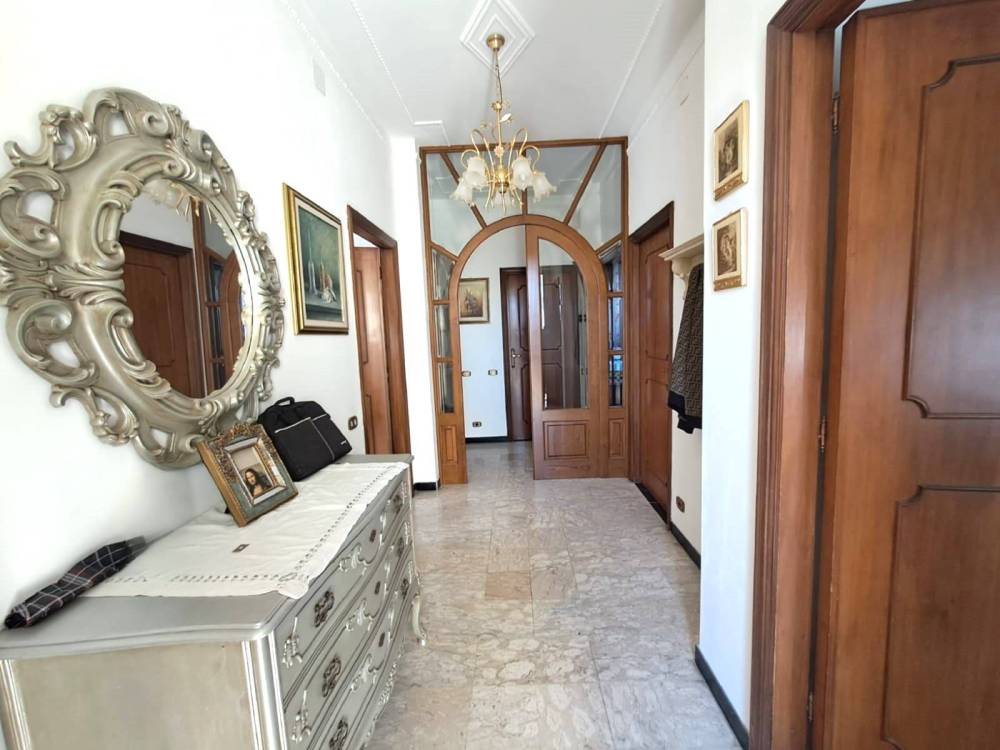 casa indipendente in vendita a Massa in zona Marina di Massa