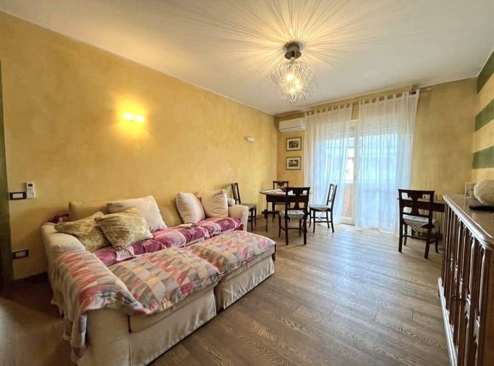 appartamento in vendita a Massa in zona Marina dei Ronchi