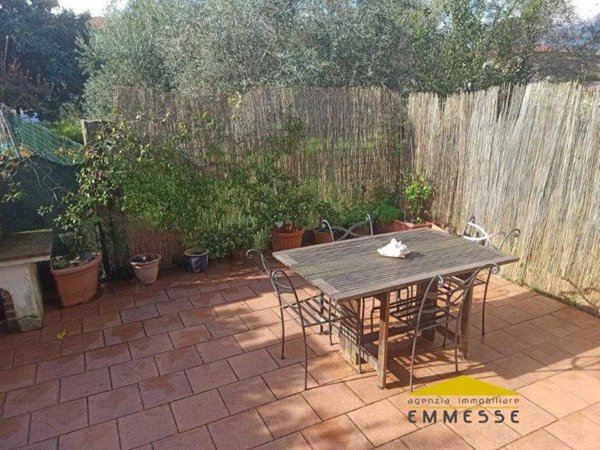 casa indipendente in vendita a Massa in zona Marina di Massa