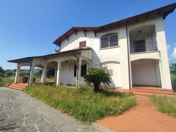 casa indipendente in vendita a Massa