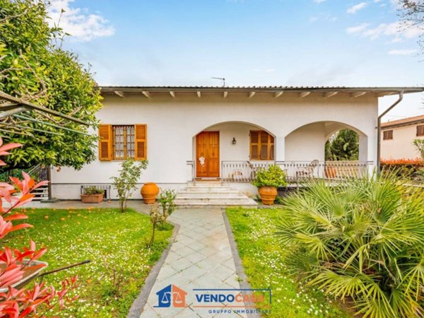 casa indipendente in vendita a Massa in zona Centro Storico