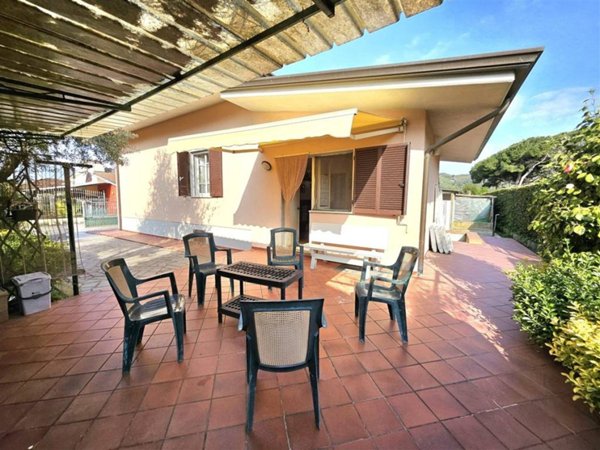 casa indipendente in vendita a Massa in zona Romagnano