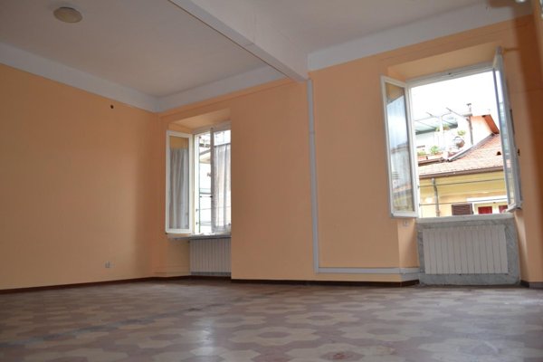 appartamento in vendita a Massa in zona Centro Storico