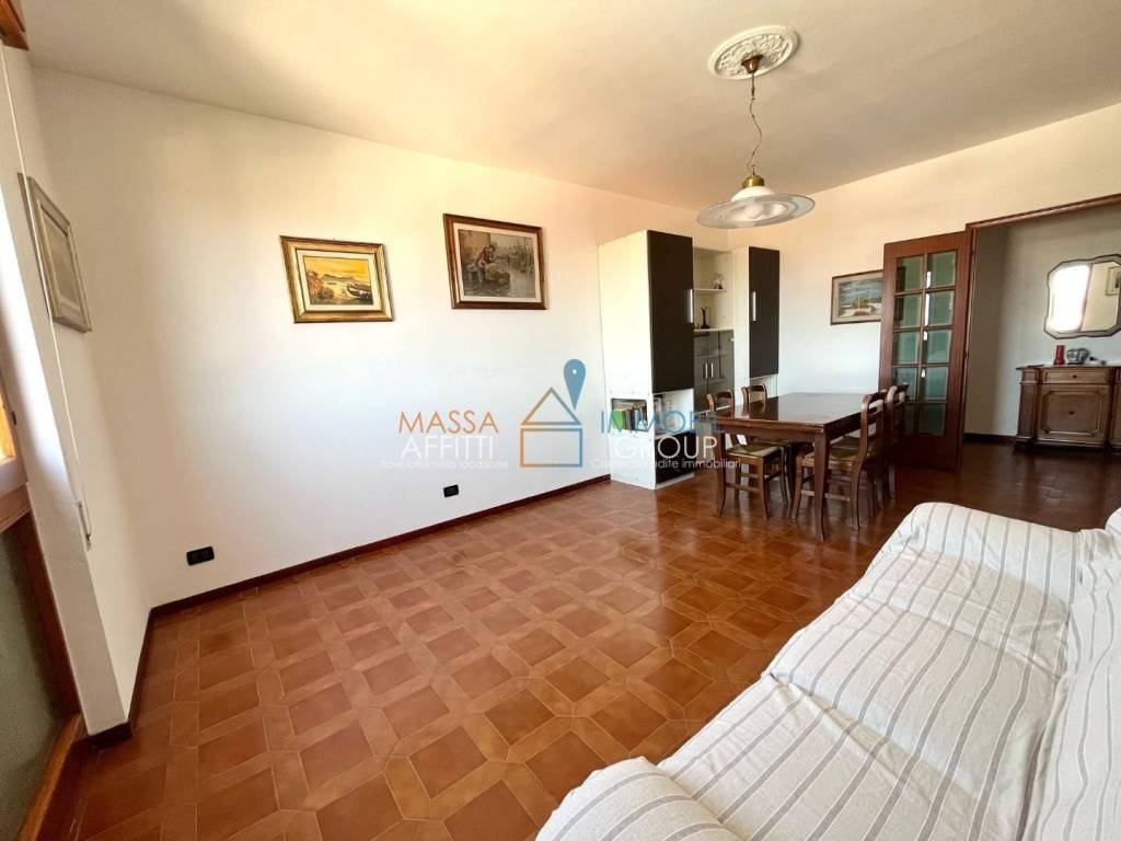 appartamento in vendita a Massa in zona Marina di Massa
