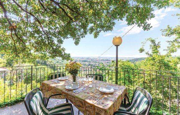 casa indipendente in vendita a Massa in zona Romagnano