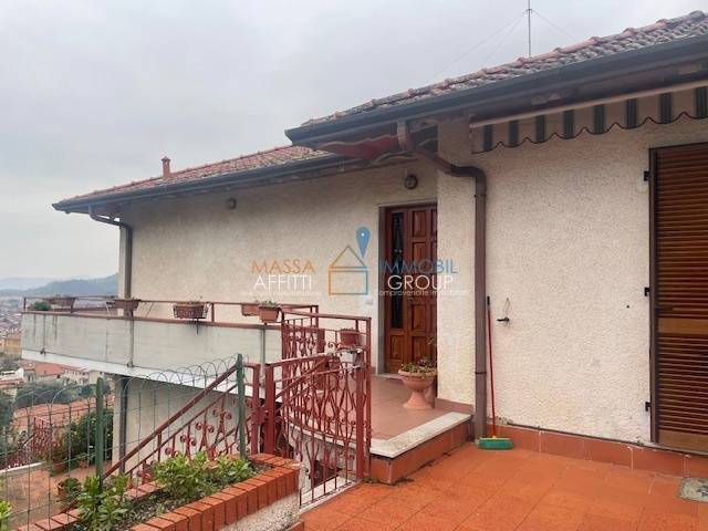 casa indipendente in vendita a Massa
