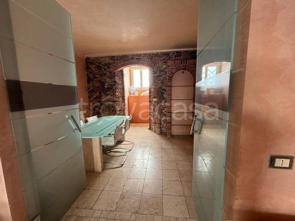 negozio in vendita a Massa in zona Centro Storico