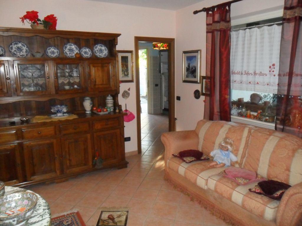 casa indipendente in vendita a Massa
